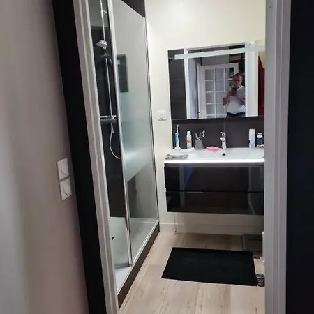 Bel Dans Parc Arbore,200m Du Metro,parking. Appartement *